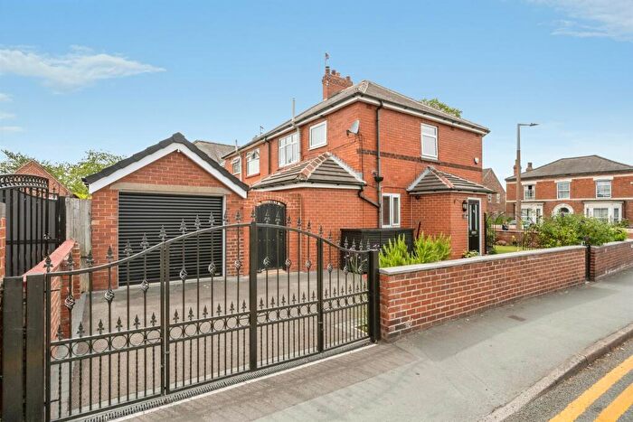3 Bedroom Semi-Detached House For Sale In St. Nicholas Road, Thorne, Doncaster, DN8