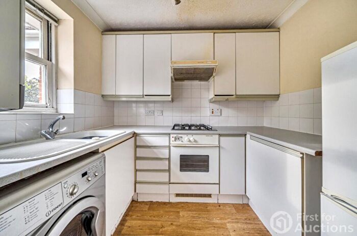 Studio For Sale In Warren Down, Bracknell, Berkshire, RG42