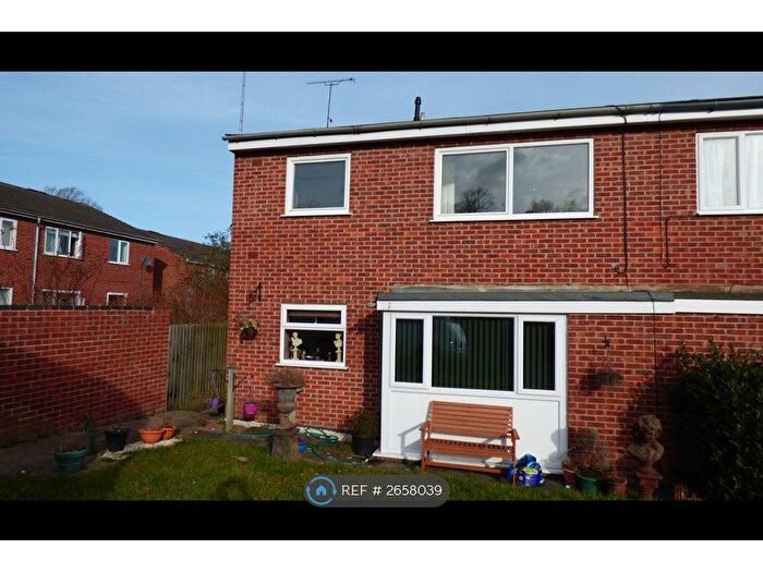 2 Bedroom Maisonette To Rent In Lodge Close, Banbury, OX16