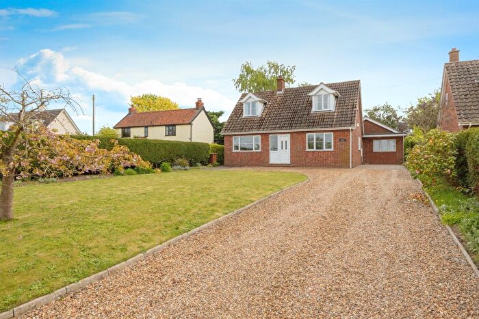 3 Bedroom Property For Sale In Bell Road, Rockland St. Peter, Attleborough, NR17