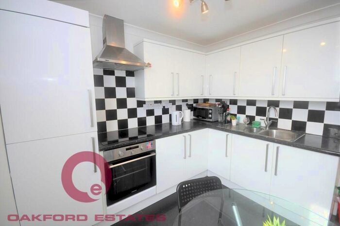 3 Bedroom Flat To Rent In Hotspur Street, Kennington, SE11