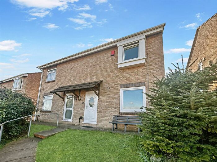 3 Bedroom Semi-Detached House For Sale In Broadridge Close, Newton Abbot, TQ12