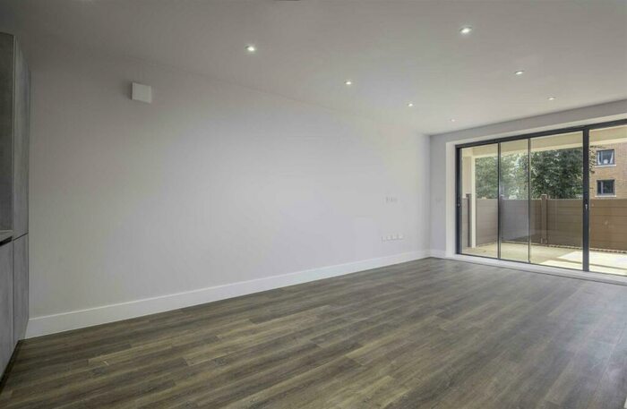 1 Bedroom Flat To Rent In Holden Avenue, Woodside Park, N12