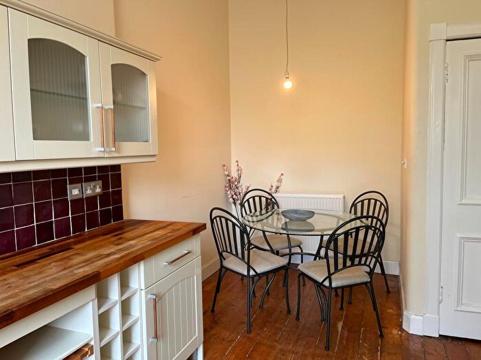 2 Bedroom Flat To Rent In Comely Bank Street, Edinburgh, EH4