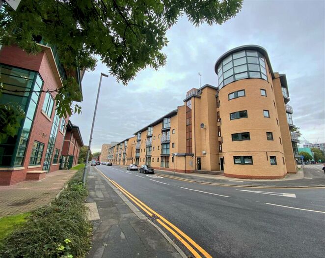 2 Bedroom Apartment To Rent In Burlington Street, Manchester, M15