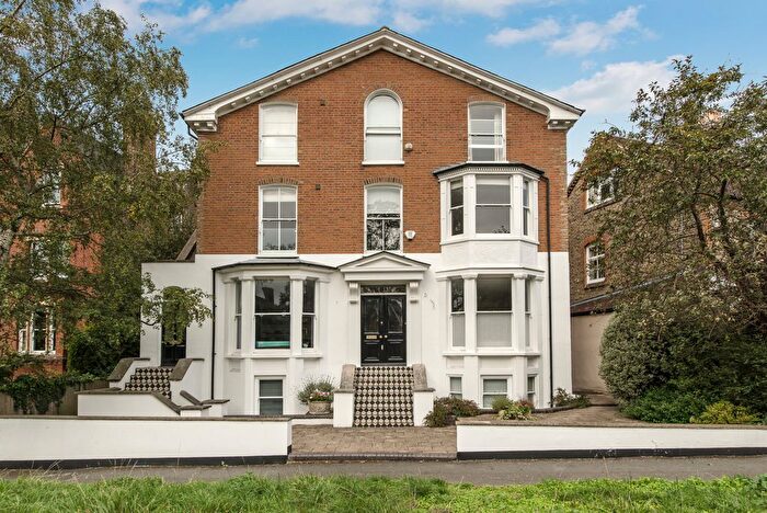 3 Bedroom Flat For Sale In Crooked Billet, Wimbledon, London, SW19