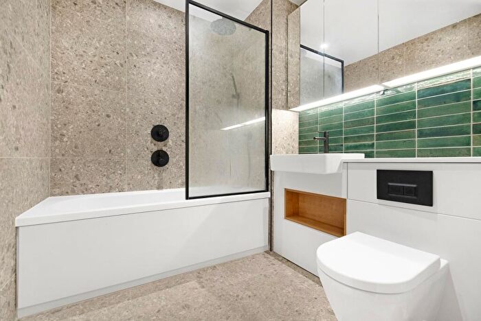 1 Bedroom Flat To Rent In Belfield Mansions, Heygate Street, SE17