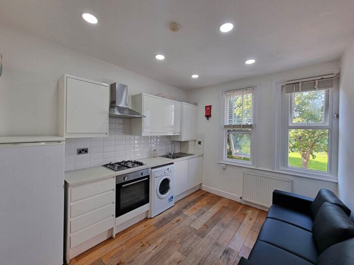 2 Bedroom Flat To Rent In West Green Road, London, N15