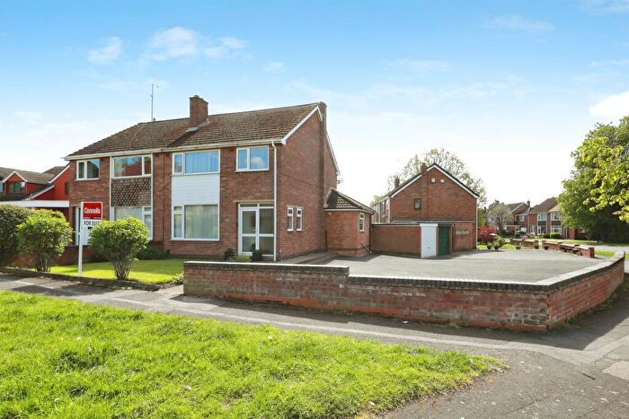 4 Bedroom Semi Detached House For Sale In Montague Road, Warwick, CV34