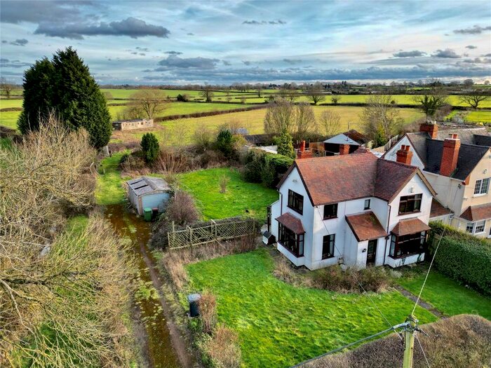 3 Bedroom Detached House For Sale In Coventry Road, Bulkington, Bedworth, Warwickshire, CV12