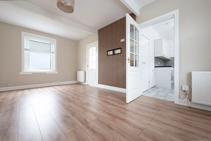 3 Bedroom Semi-Detached House For Sale In Auchmountain Road, Greenock, PA15