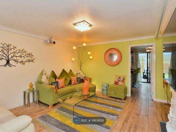 3 Bedroom Semi-Detached House To Rent In Braford Gardens, Shenley Brook End, Milton Keynes, MK5