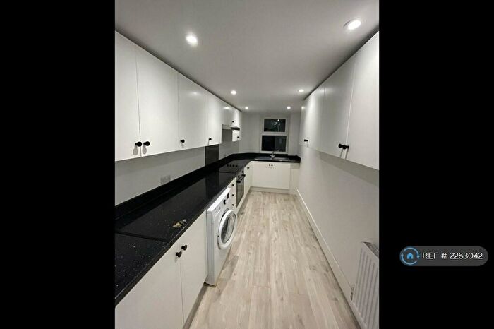 5 Bedroom Semi-Detached House To Rent In Upper Lewes Road, Brighton, BN2