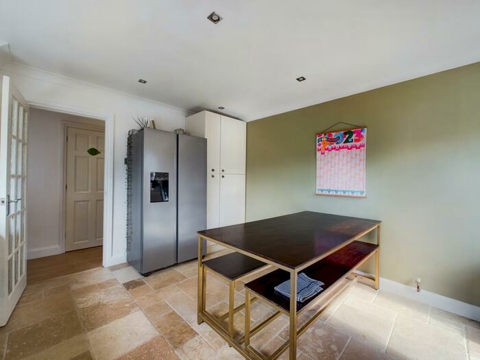 3 Bedroom End Of Terrace House For Sale In Chiltern View, Purley On Thames, RG8