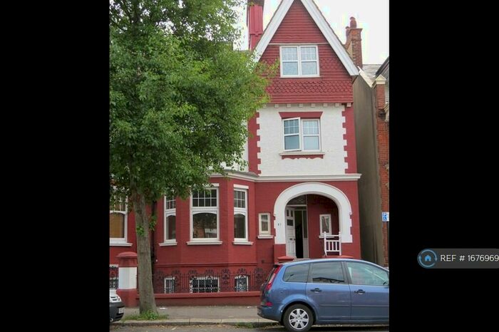 6 Bedroom Semi-Detached House To Rent In Sackville Road, Hove, BN3