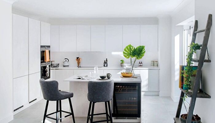 2 Bedroom Flat For Sale In Eldon Court, South Norwood, SE25