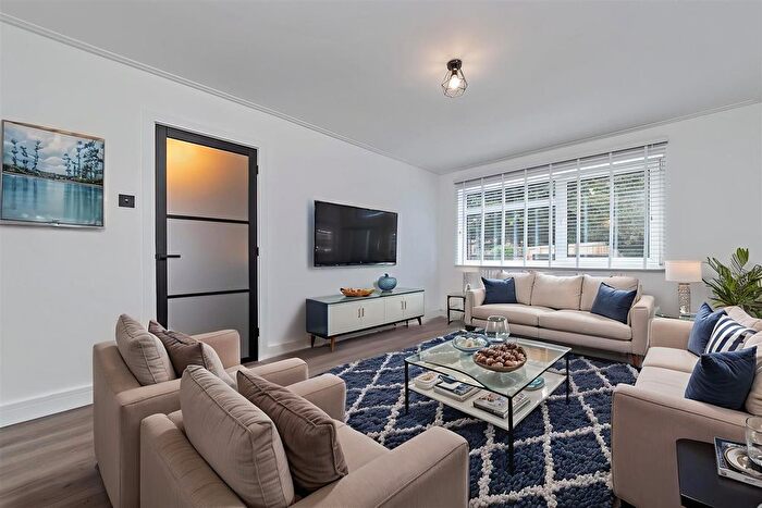 1 Bedroom Flat For Sale In Sopwell Lane, St. Albans, AL1