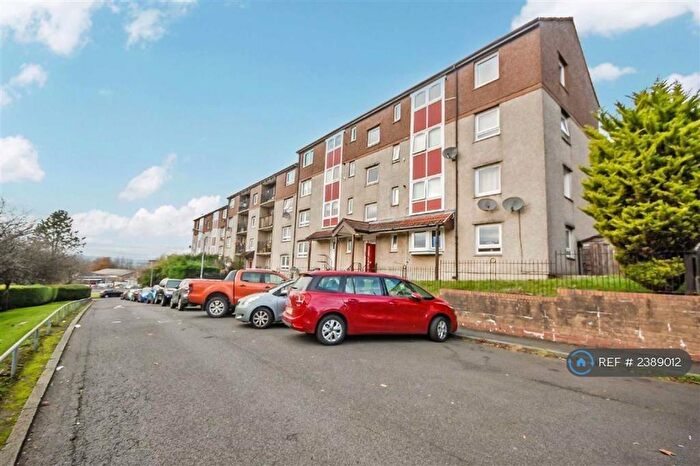 3 Bedroom Flat To Rent In Lawmuir Crescent, Clydebank, G81
