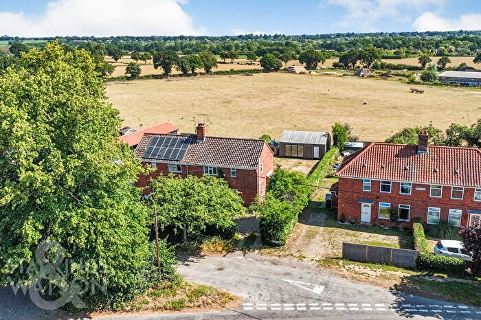 3 Bedroom Semi-Detached House For Sale In South View Pond Lane, Surlingham, Norwich, NR14