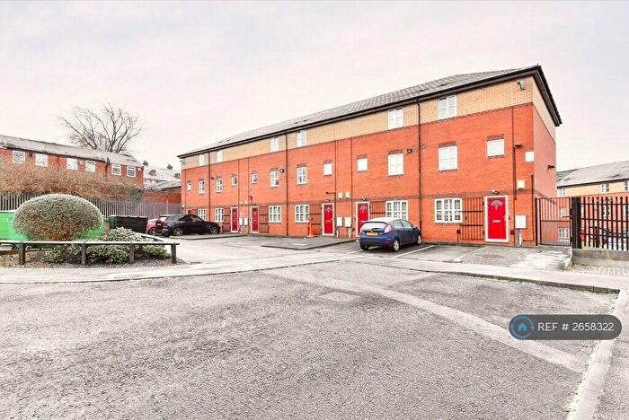 6 Bedroom Terraced House To Rent In Gadd Street, Nottingham, NG7