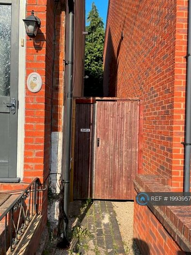 2 Bedroom Flat To Rent In Lodge Road, Redditch, B98