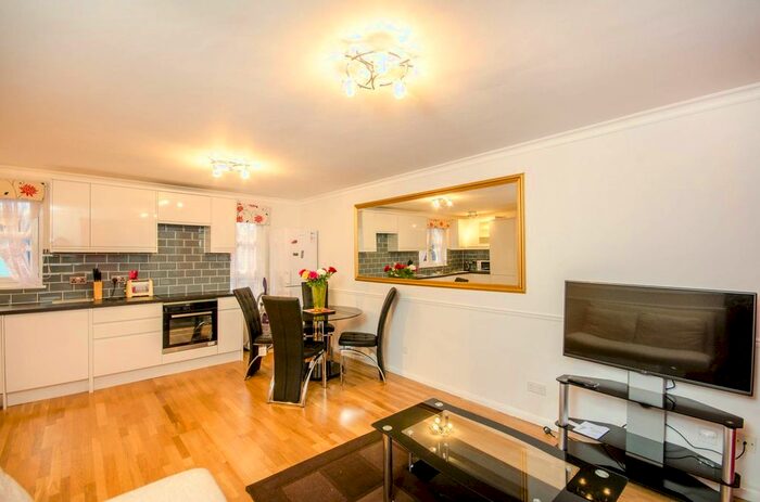 1 Bedroom Flat To Rent In Garden Terrace, Pimlico, London, SW1V