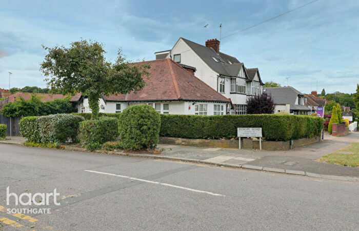 4 Bedroom Bungalow For Sale In Ryhope Road, London, N11