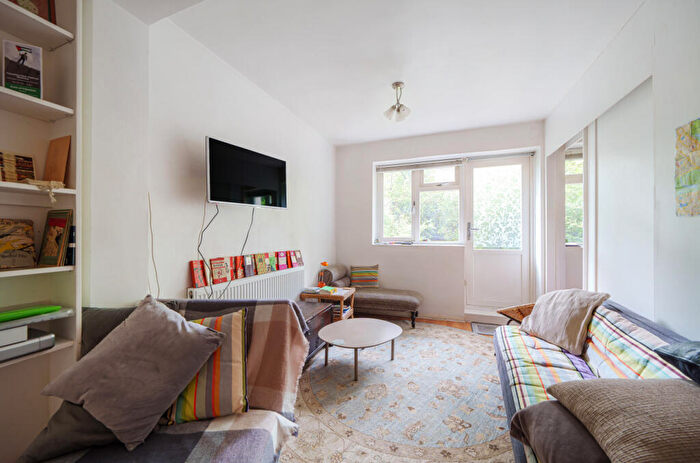 Apartment To Rent In Broadhurst Gardens, West Hampstead, London, NW6