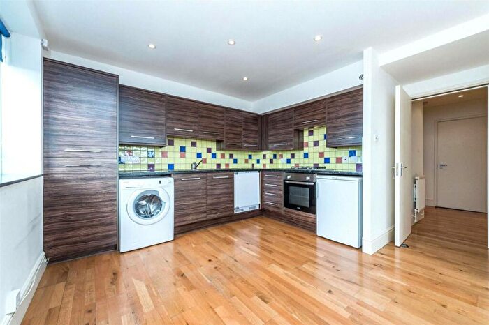 1 Bedroom Flat To Rent In Park South, Clapham Junction, London, SW11