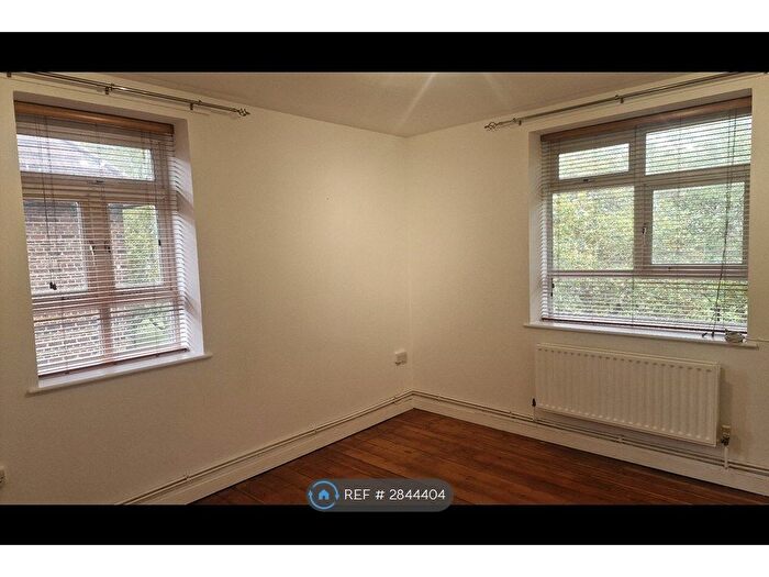 2 Bedroom Flat To Rent In Rivermead House, London, E9
