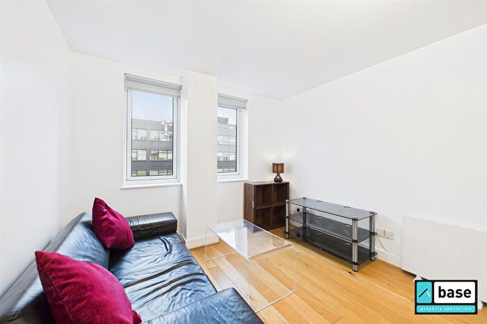 2 Bedroom Flat To Rent In Commercial Road, London, E1
