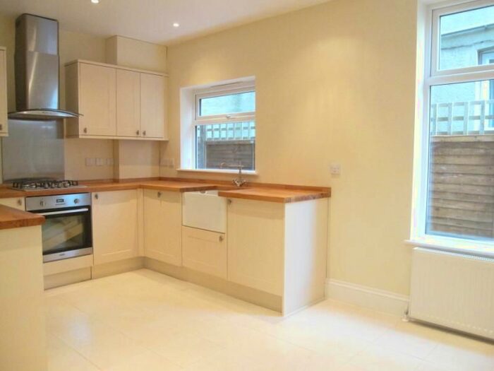 4 Bedroom Semi-Detached House To Rent In Waddon Park Avenue, Croydon, CR0