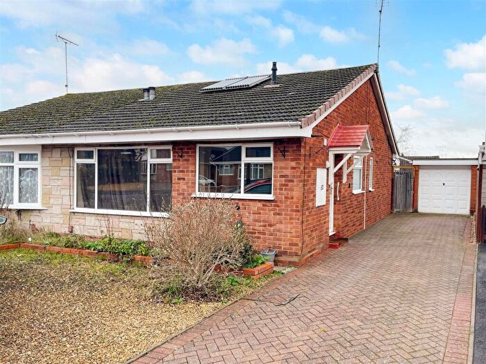 2 Bedroom Semi-Detached Bungalow For Sale In Beechfield Drive, Kidderminster, DY11