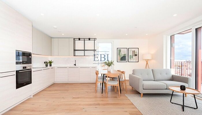 2 Bedroom Flat To Rent In Iris House, Hemlock Street, Poplar, E14