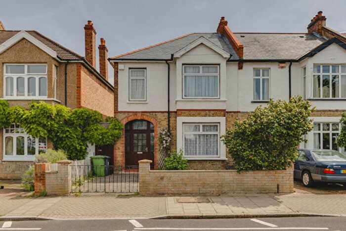 3 Bedroom Semi-Detached House For Sale In Cranston Road, London, SE23