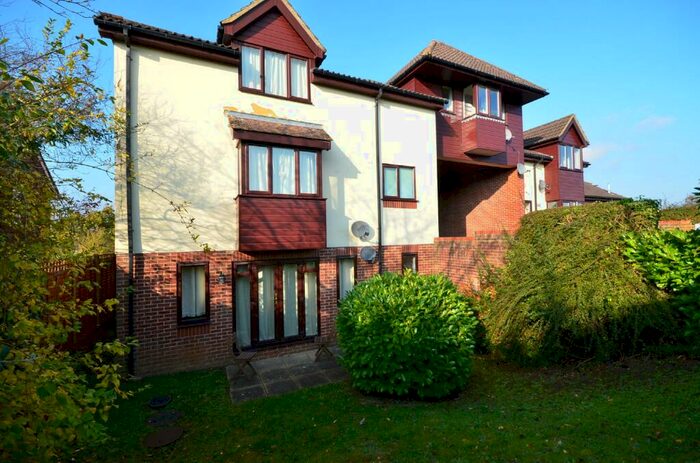 Apartment To Rent In Weydon Lane, Farnham, Surrey, GU9