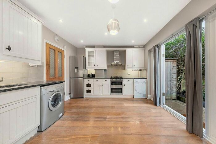 4 Bedroom Terraced House To Rent In Sarsfeld Road, Wandsworth Common, London, SW12