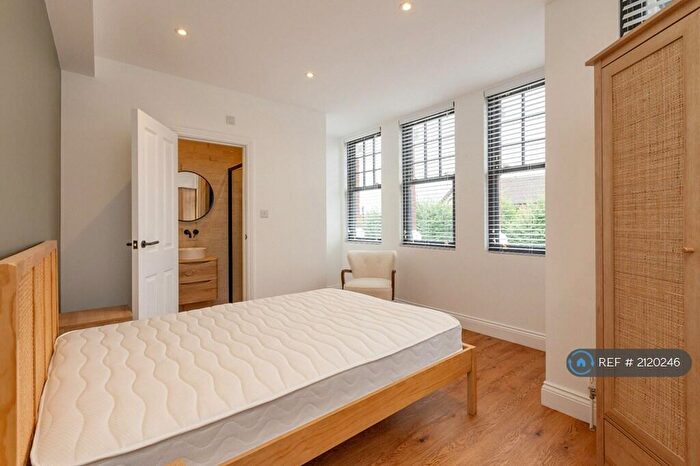 2 Bedroom Flat To Rent In Friern Park, London, N12