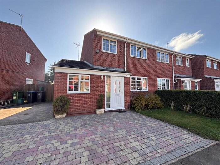 3 Bedroom Semi-Detached House For Sale In Waterloo Close, Wellesbourne, CV35