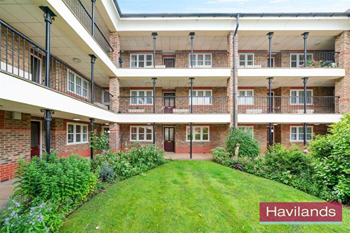 2 Bedroom Retirement Property To Rent In Newsholme Drive, London, N21
