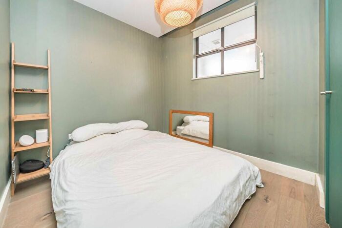 2 Bedroom Flat For Sale In Chatham Place, Hackney, E9