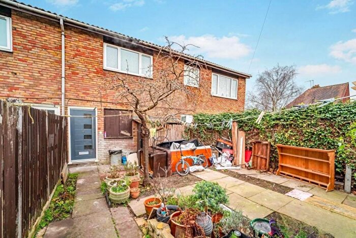 1 Bedroom Maisonette For Sale In East Avenue, Hayes, UB3