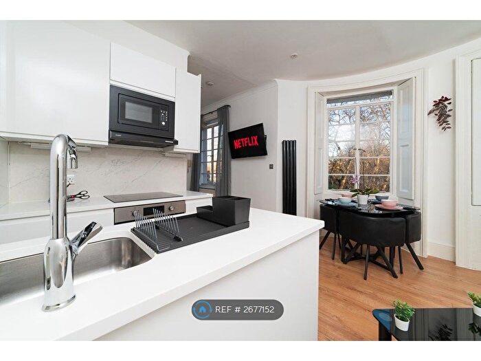 2 Bedroom Flat To Rent In Royal Crescent, London, W11