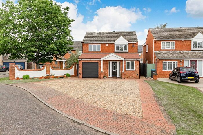 3 Bedroom Detached House For Sale In Eliot Close, Newport Pagnell, MK16