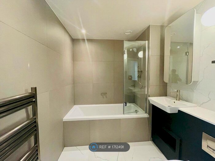 1 Bedroom Flat To Rent In Galleria House, London, E16