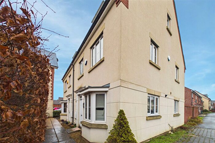 4 Bedroom Semi Detached House For Sale In Eagle Way, Bracknell, Berkshire, RG12