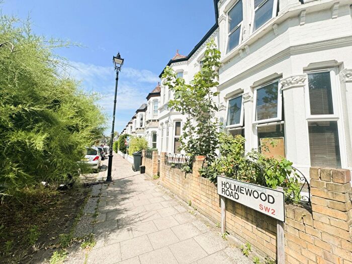 2 Bedroom Flat To Rent In Holmewood Road, London, SW2