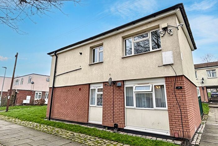 2 Bedroom Flat For Sale In Woodstock Walk, Bradford, BD5