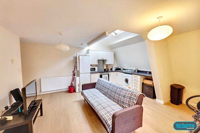 2 Bedroom Flat To Rent In Wells Road, Bath, BA2