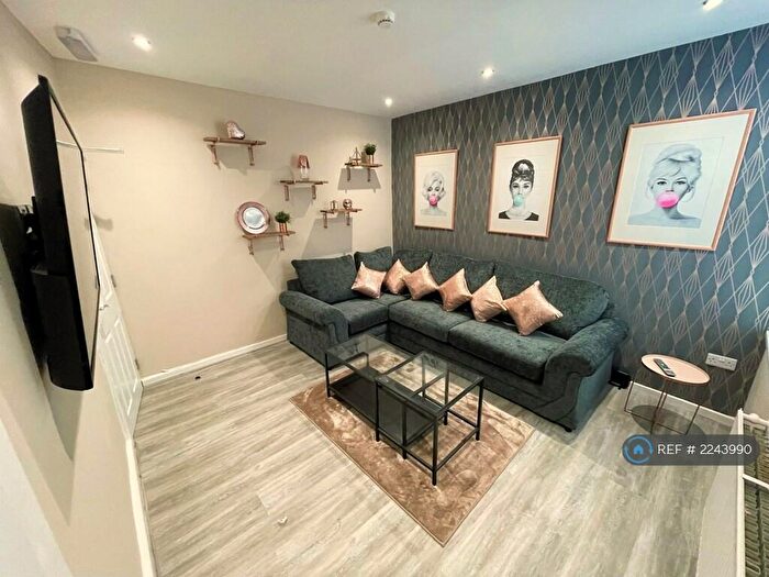 5 Bedroom End Of Terrace House To Rent In Adelaide Road, Liverpool City Centre, L7